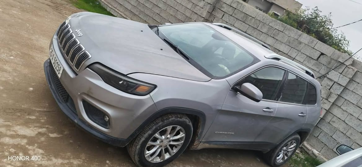 سيارة جيب شيروكي موديل 2019.
فئة لاتيتيود Latitude 
الحادث اللايت السكن و ما حوله.
رقم السيارة و مكانها : كركوك.
السنوية جديدة و بإسمي و الهزة حديثة.
و تخم تايرات جديد.
السعر المطلوب 120 ورقة و قابل للتفاوض.
للتواصل

***********
