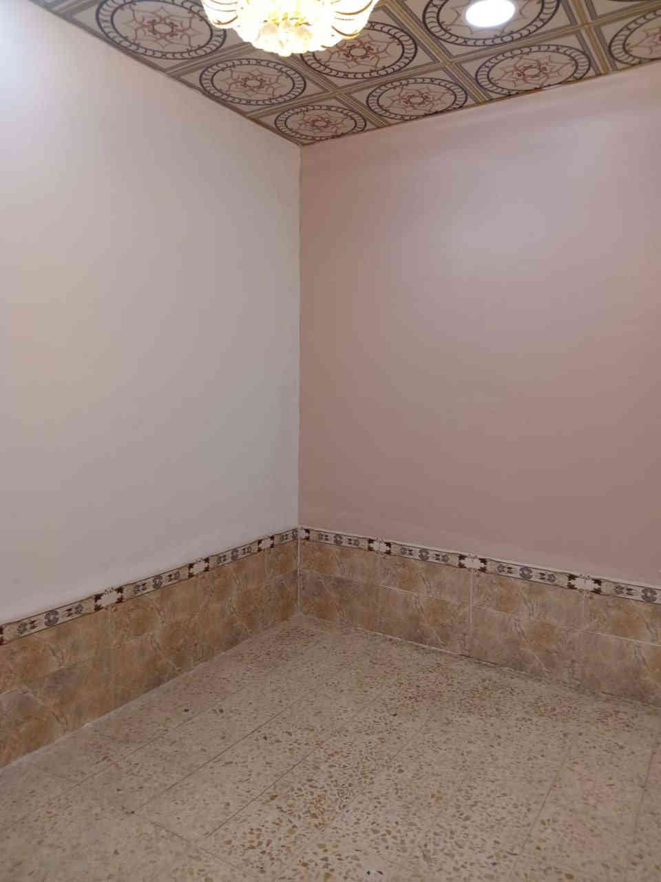 السلام عليكم 
دار 100 متر لرهان يحتوي على غرفه او صاله او مطبخ واستقبال البيت نضيف كلش او حلو
 سعر الرهان (14) قفل لمده 3 سنوات العنوان شارع المعمل خلف مدرسه الشهيد علي الرماحي 
***********
***********
