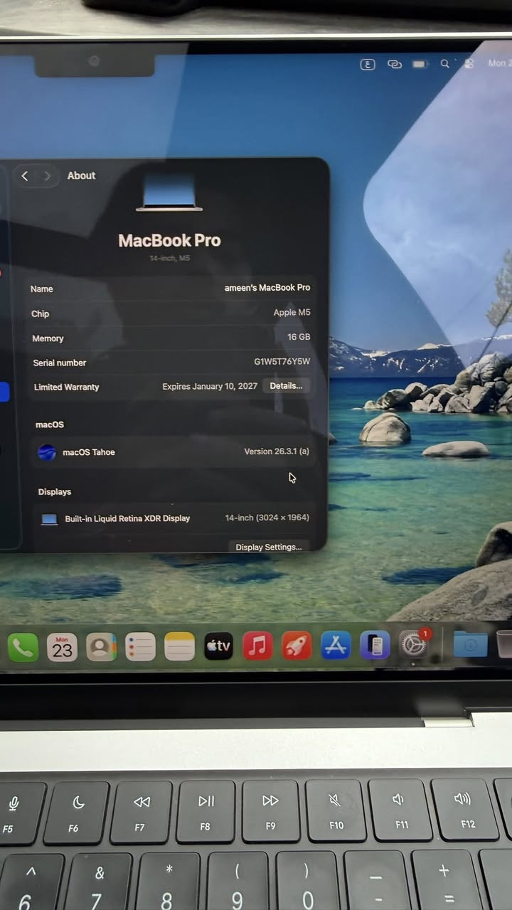 Macbook pro m5
512 GB Hard
16 GB Ram
14 inch
Battery 100%
مشحونه فقط 11 مره بعدها بالضمان لون فضي 
السعر بالخاص للتواصل
***********
