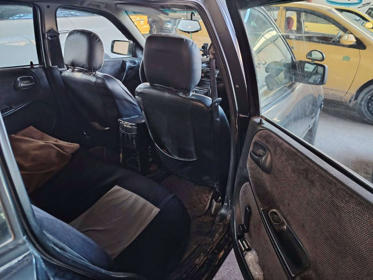 السلام عليكم
استرا للبيع حجم 16 موديل 94 محرك بي بدايه بخار كير اوتماتيك بدون صبغ واير مامصلحه رقم نينوى الماني بأاسمي 
*********** السعر موصله 45
