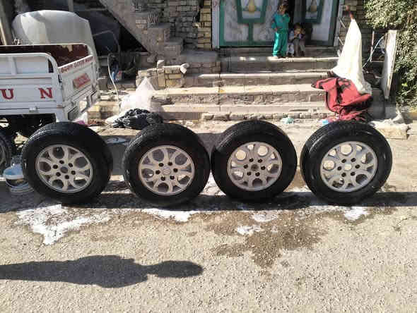 سلام عليكم تخم تاير هو ويلات لليع نضافه100/80سعر 200وبيهن مجال مكان ناصريه مركز ***********
