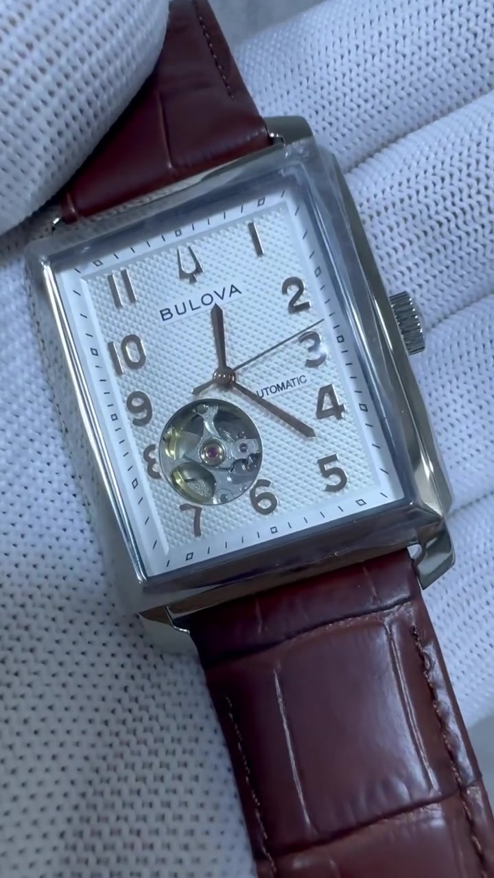 المميزة BULOVA بحركة اوتماتيك قطعة جداً جميلة
للحجز راسلونا عالخاص او وتساب ***********

