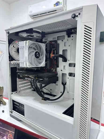 السلام عليكم
للبيع كيس فقط
مواصفات

Ryzen 5 5500
Gigabyte B450M gaming
RTX2060 12g
RAM 16g 8x2 3600mhz
SSD 512g
Power supply 650w
DeepCool MATREXX 55
التجميعه نظيفة جداً وموجود عندي فيدوهات لل تست مال كارت
السعر 550 وبيه مجال قليل
توصيل ماعندي اذا تحب تجي تفحص اني موجود
للتواصل
***********
