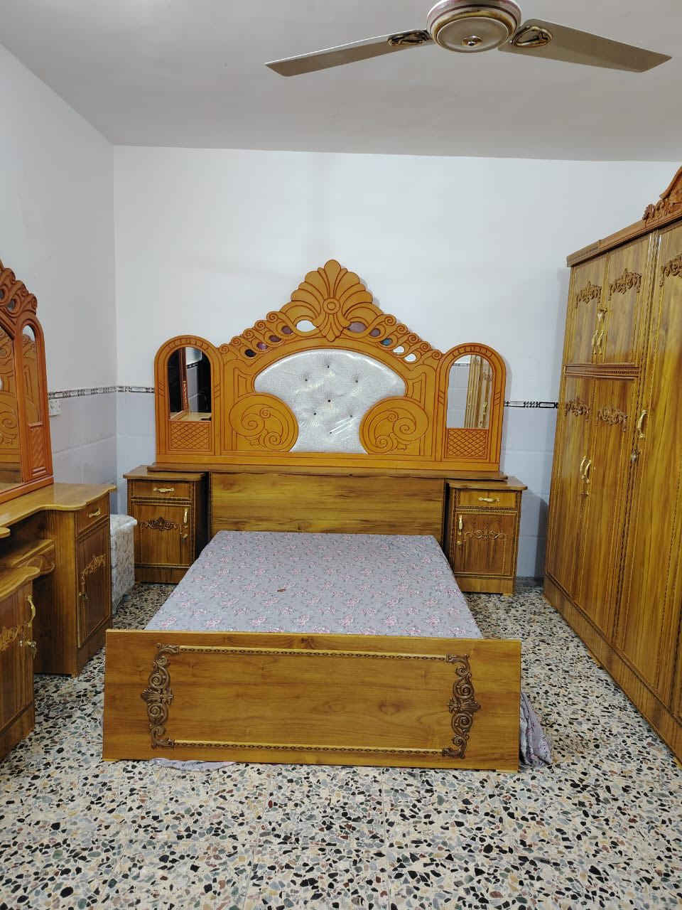 850 غرفه اخشاب خمس ابواب صاج زاويه كنتوريه جديده بعدها مامستخدما اول شد الها ضهره جرجوبه مكاني بغداد الشعب حي البساتين الاستفسار ع ***********عندي توصيل
