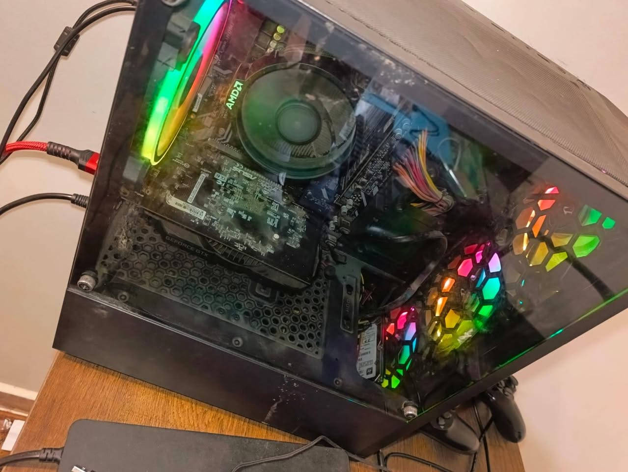 السلام عليكم مستعجل عله بيعته 
المعالج (CPU): AMD Ryzen 5 3400G

كارت الشاشة (GPU): Nvidia GTX 1050 Ti (4GB)

المذربورد (Motherboard): gigabyte B450M

الرام (RAM): 8GB DDR4 2666Mhz

الباور سبلاي (Power Supply): 500W

التخزين (Storage): SSD 250Gb +HDD 1TB

السعر : 400 و بيها مجال

 مكاني كربلاء موجود توصيل محافظات


**إذا كنت صاحب هذا الإعلان وتريد حذفه لأي سبب، رجاءا أرسل رسالة إلى الدعم الفني**