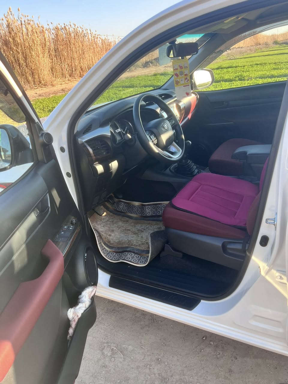 سلام عليكم تيوته هايلوكس 2700 كير عادي رقم بغدادسياره جديده معنه الكلمه ماشيه 6 الف بعده بوضع الشركه مكان السياره بغداد
مواصفات معروفه شاشه بنيد جكات تحكمات 
ام الضمان  السعر 262
لاستفسار***********
