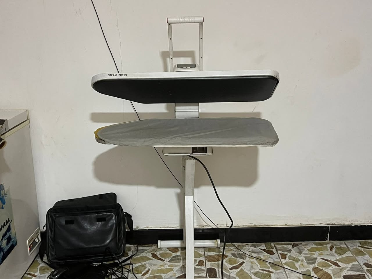 مكوى جديد مابي ضرر اريده ٧٥ صانعه ثلج جديده 
 ماركة سلفر كرست 
تصنع 9 قوالب ثلج٥٠بغداد محموديه


**إذا كنت صاحب هذا الإعلان وتريد حذفه لأي سبب، رجاءا أرسل رسالة إلى الدعم الفني**