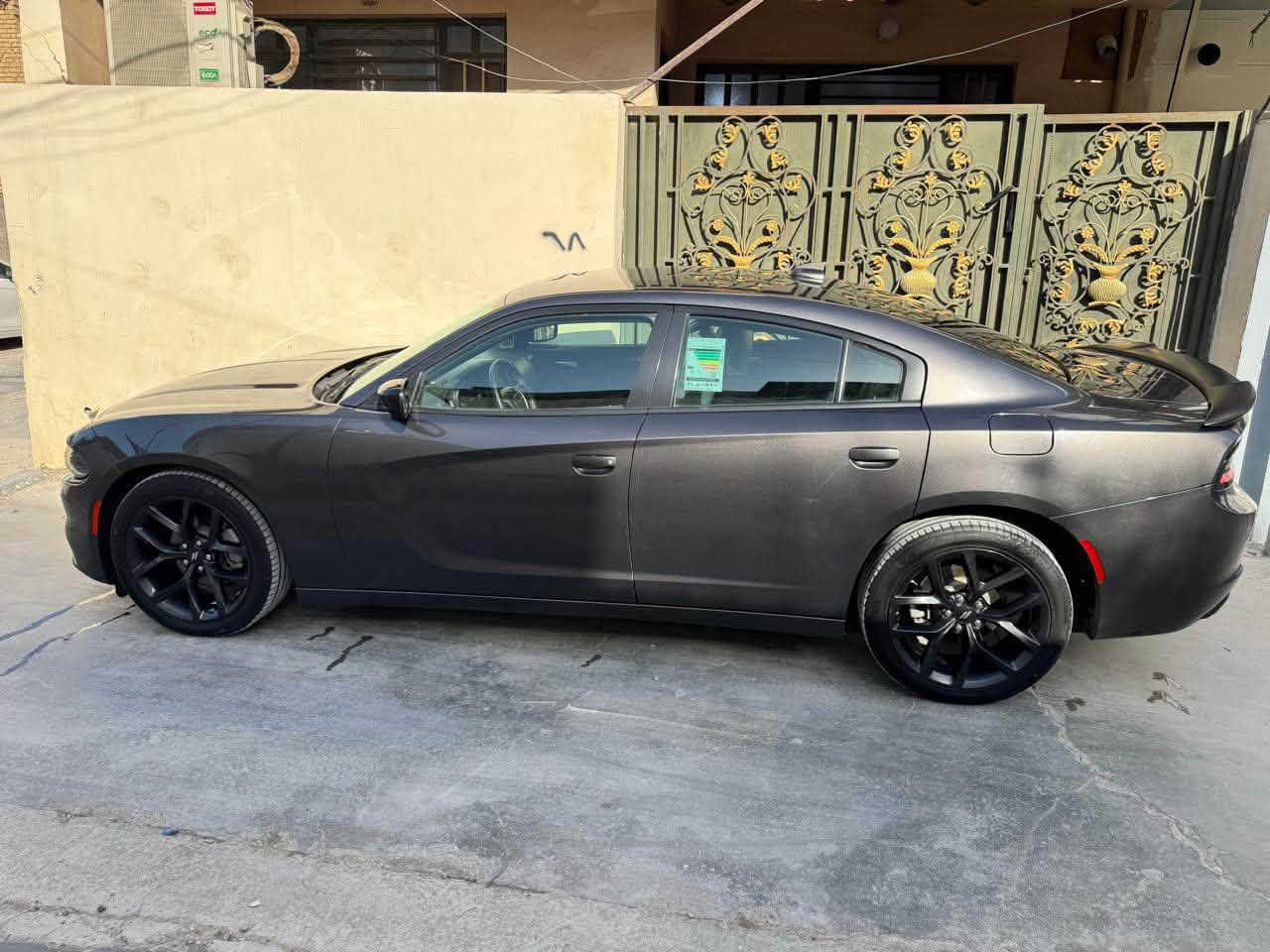 السلام عليكم 
جارجر 2023 sxt
 ماشيه60
السياره نظيفه وجديده ماناقصهه اي شي
حادث بس بنيد وشباك بدون دواخل
صورهه بل منشور 
سعره240بيهه مجال 
رقم هاتف ***********
