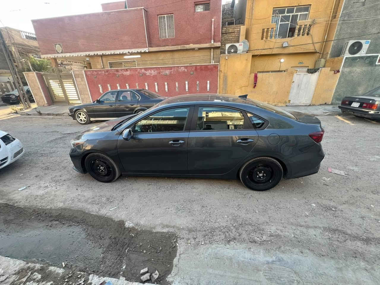 سلام عليكم خوتي سيارة فورتي موديل ٢٠١٩ لون فيلي مكينة 2000 دوش باسمي تحويل مباشر نص فول والسونار مرفق بالمنشور مكانها  بغداد الشعب 
اخوان مكلف بالنششششششر 
رقم صاحب السيارة***********

