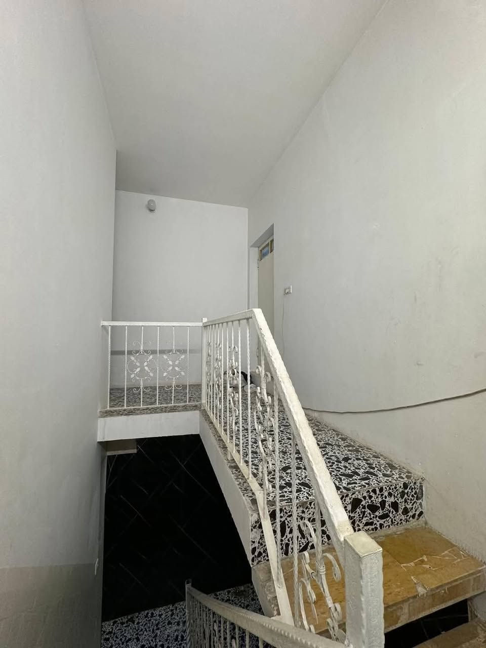 ياألله 
سلام عليكم تعلن شركة المرتضى للعقار عن بيع مشتمل مساحه 100م 
واجهة 5 ونزال 20 طابق ونص  بناء 
حديث عنوان المشتمل بغداد حي الجهاد ديوان الاصيل خلف الشارع التجاري مباشرة المحتويات غرف نوم عدد 3 استقبال وهول ومطبخ 
صحيات ارضيه بورسلين 
جدران سيراميك للاستفسار الاتصال على الارقام التاليه 
***********
***********
