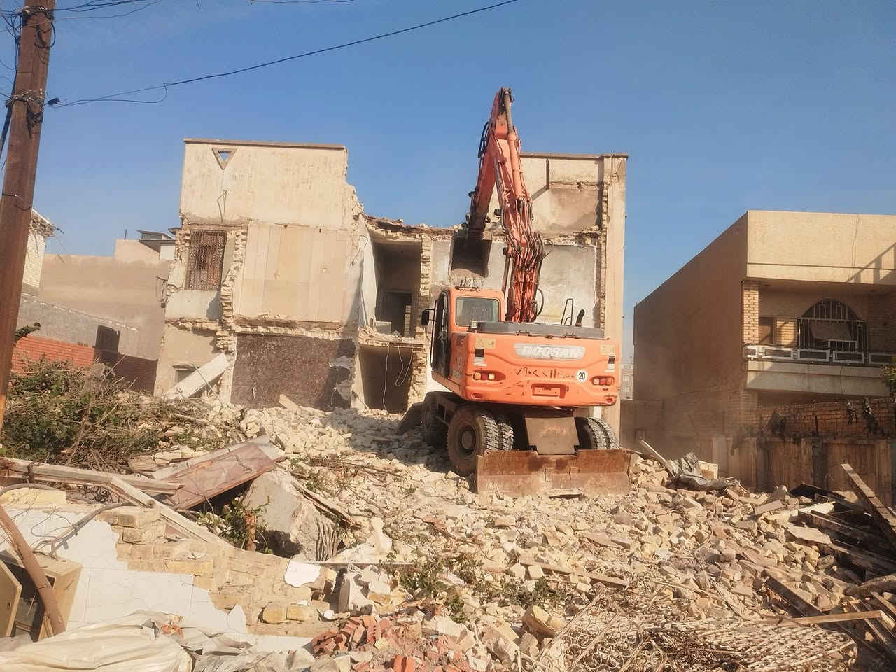 مستعدون لهدم الدور ورفع الانقاض وتجهيز المواد اسعارنا مناسبه 
***********
