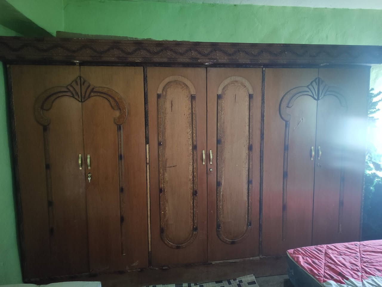 كنتور لبيع ٦ ابواب السعر ١٢٥ الف وبي مجال  في مجمع حطين السكني اتصل على هذا الرقم ***********
