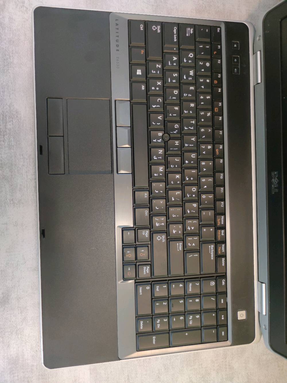 لابتوب من شركة Dell  
المعالج  cori7 3520M 2.90GHz
الرام 4كيكا قابل للتطوير 
الذاكره 500 HDD كيكا قابل للتطوير 
حجم الشاشة كبير 15.6 انج
كيبورد ضوئي عربي انكليزي ليزري 
كارت منفصل نوع نفيديا NVS 5200M
كارت داخلي نوعntel(R) HD Graphics 4000
يحتوي على منفذ قارى اقراص DVD 
متوفر توصيل لجميع محافظات