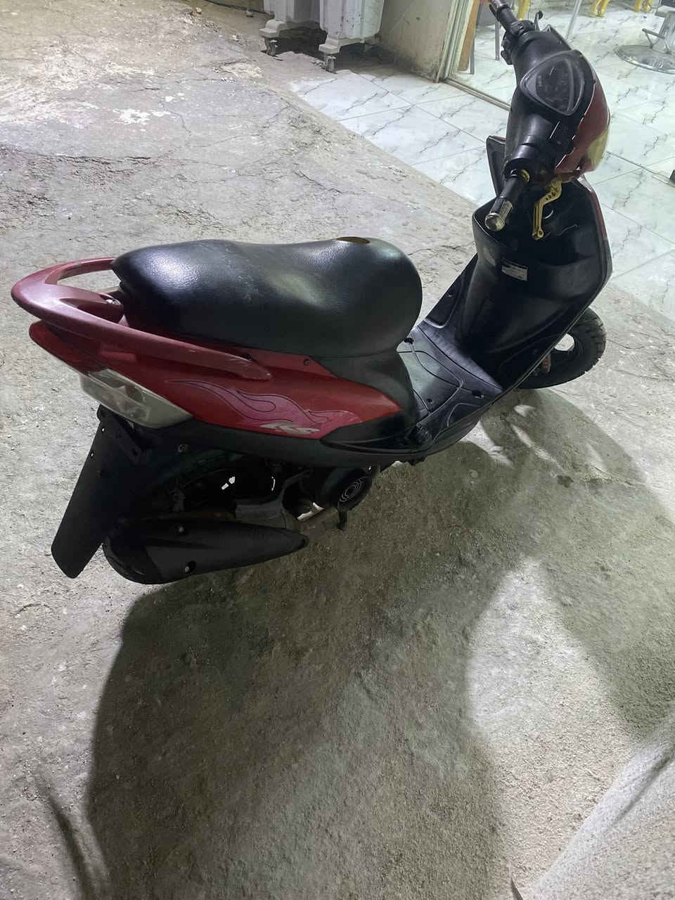 السلام عليكم ماكس عدله
شوفت عينكم دراجه مابيه نقص بلاديه فقط كابريتر تجاري وسلف 
مكانه بغداد حي العامل 
***********
السعر 650
