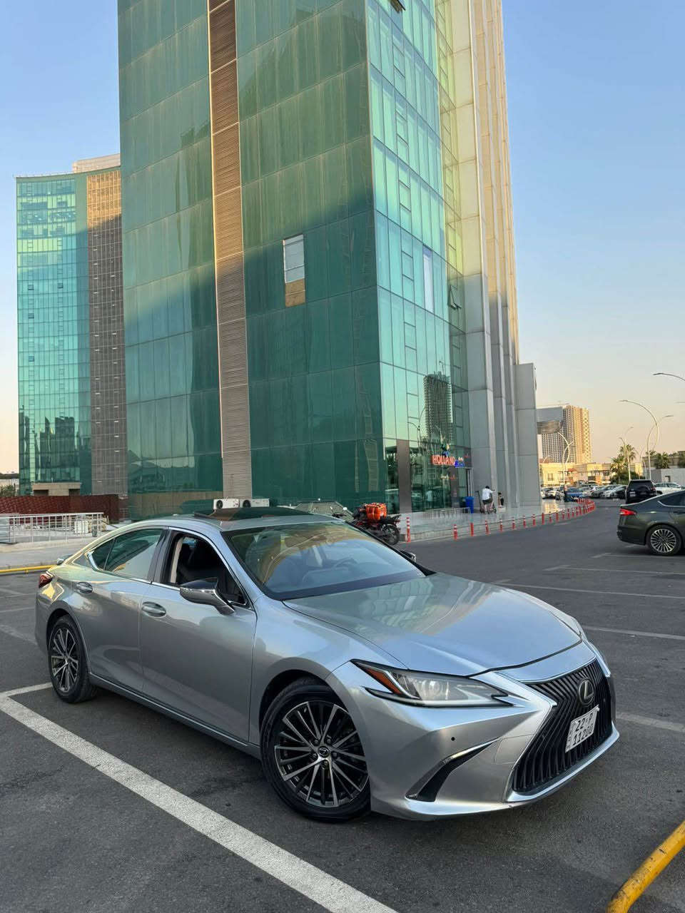 ليكزز موديل 2023 Es250 
٢ پارچةى سبوخه كةميك ناوى گرتوه نمونه له جوانى 
٥٥ هةزار رؤشتوه كيلؤمةتر گيرو مةكينةش بةشةرت
هةموو گيانى بةشةرت بيعةيبه سعرى ١٨٨ معامةله 
*********** أربيل, العراق
