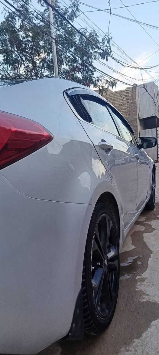 سيراتو موديل 14 بيه صبغات بسيطه ابيع حزام بدون ضربه وبدون معجون خليجي مكينه 1600 سياره جاهزه رقم اربيل اريد  مراوس موديل احدث حسب القناعه ***********  المكان النجف مواصفاته مري شفط
حساسات 
تبريد امامي خلفي 
5 ويل كب 
تحكمات ستيرن 
مثبت سرعه 
سياره جاهزه من كولشي
