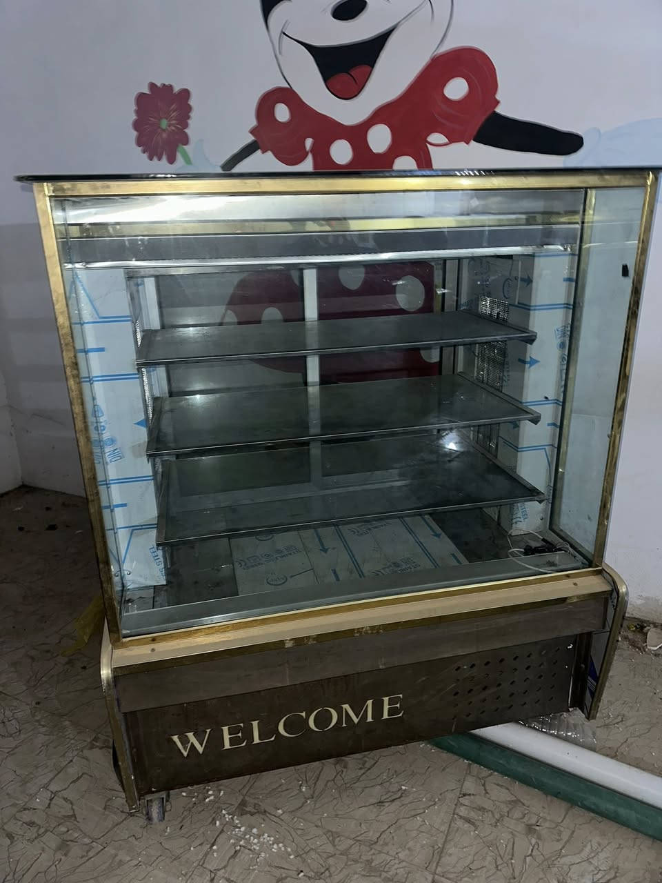 السلام عليكم
عارضه مقبلات وآيس كريم جديد مامستخدم 16بلانك قياس طول عارضه 1500متر ونص اطار مرمر (سنكل فيز)
عارضه كيك ايراني (سنكل فيز)
عارضه كيك قياس متر ونص اطار مرمر (سنكل فيز )
مكينه سوفت صيني (سنكل فيز )

مامتواجد بلفيس 

الاتصال 

*********** ابوسجاد
