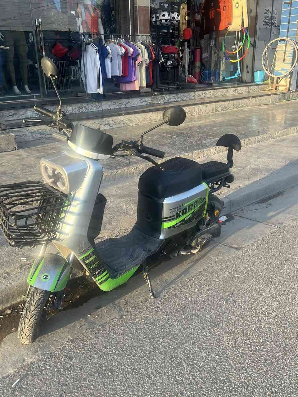 سلام عليكم دراجه شحن نضيفه صار 3 اشهر من أخذته و وصلها موجود للبيع لل استفسار ***********

