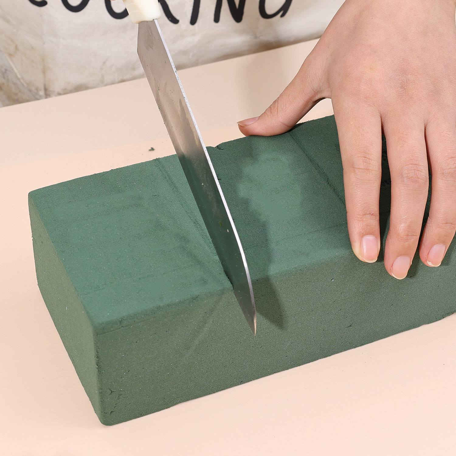 قواعد اسفنجية جافة رطبة  لتثبيت الزهور 
يمكن وضعها في الماء  او على التربة ويمكن تقليمها لتتناسب مع قاع الوعاء حسب الرغبة


**إذا كنت صاحب هذا الإعلان وتريد حذفه لأي سبب، رجاءا أرسل رسالة إلى الدعم الفني**