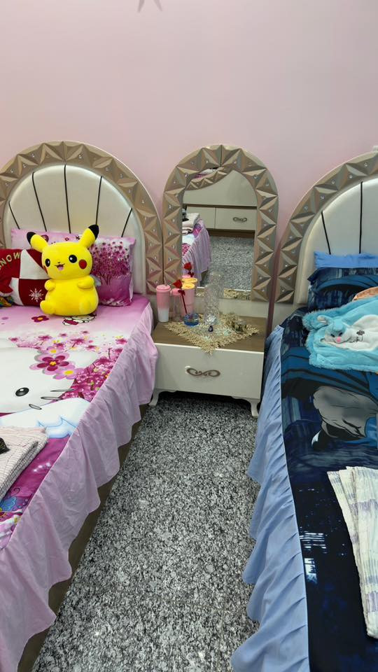 غرفة اطفال نظيفة جدا للبيع بسبب الانتقال لغير مكان سعرهة مليون وبيهة  مجال للاستفسار على هذا الرقم ***********
