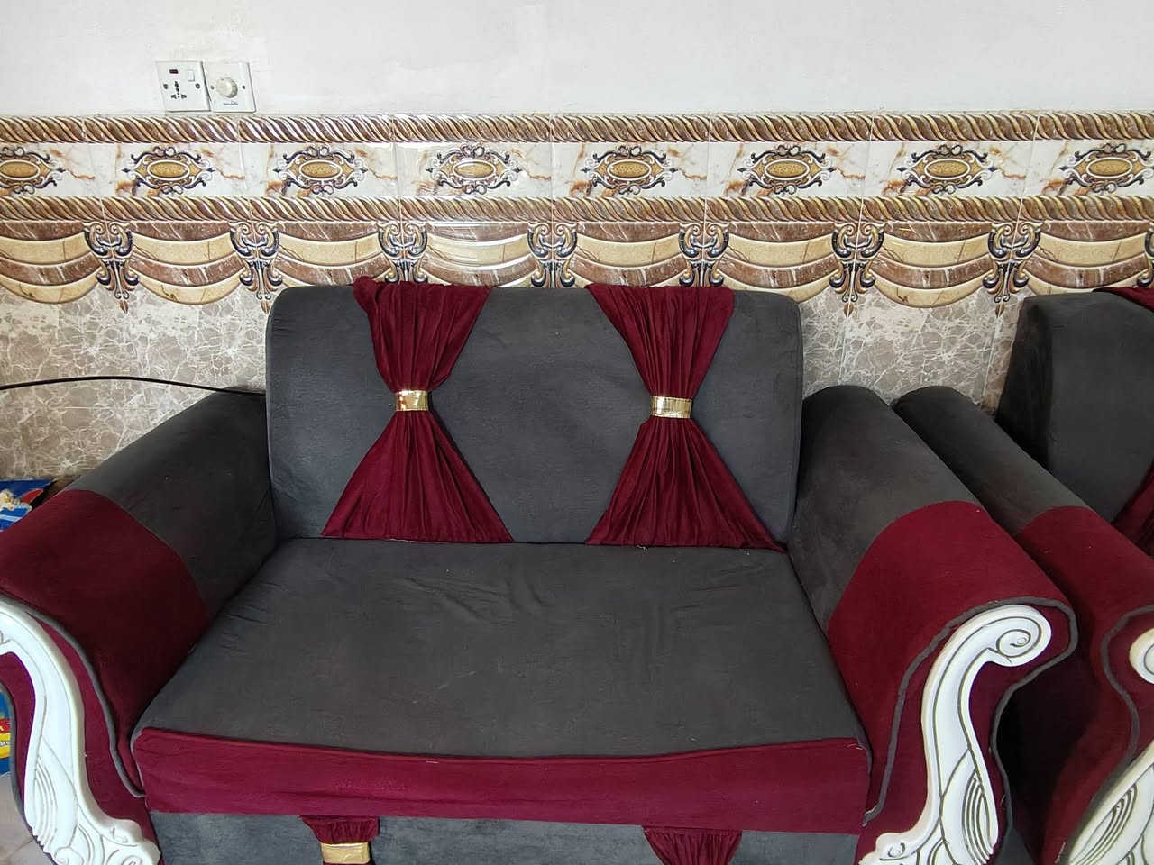 تخم 10مقاعد للبيع بي كرسي واحد مخلوع يرادله كبس فقط مابي شي
تواصل ***********
