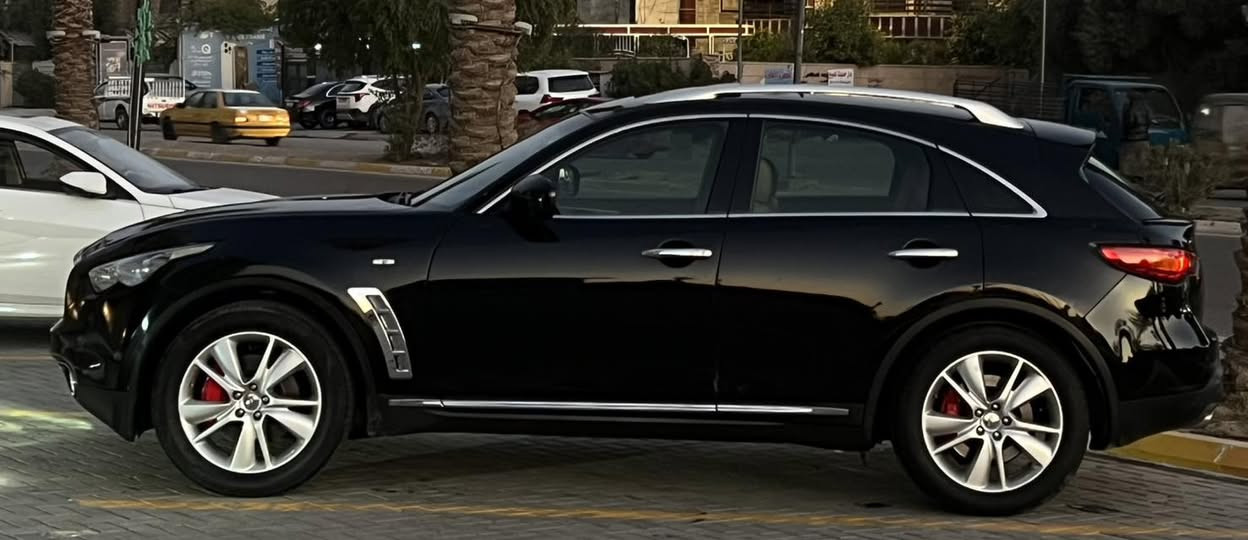 السلام عليكم نيسان انفنتي fx موديل٢٠١٢ خليجي رقم أربيل الجديد سنويه وارقام وهزه كلها جديده شرط التحويل 
السياره من ٢٠١٢ لحد هذا اليوم على ايد شخص واحد 
السياره كلش جديده فوك متتصور تراي مكينه كير تبريد كهربائيات كلها جديده شركه بعدها شرط الفحص حتى الدشبول الخلفي موجود بيها 
بيها  صفحه كلير فقط انشخطت بشيش بدون قطره معجون 
شرط الفحص 
سته سلندر 3500 
المواصفات فول الفول  
سلايت طكتين 
بصمه ابواب بصمه تشغيل 
جنطه شفط كهرباء 
داخل بيجي 
اربع كامرات محيطيه
حساس امامي حساس خلفي 
داخل صاج 
تدفئه تبريد كشنات.شغالات 
كشنات جلد نظافتهن ١٠٠٪؜١٠٠
داخل كله جديد بدون خدش 
قطعتين تبريد منفصل 
كشنات وستيرن خزن ميموري 
دمام سماعات بلادي بوس يخبل صوتهن 
سبير مال شركه بعده بيها 
بجم زنون اصلي كله 
مرايات شفط كهرباء 
تخم تاير جديد 
وبعد بيها مواصفات السياره كلش جديده وحلوه بل عافيه عل تكون من نصيبه 
السعر مناسب جداً١٢٣$ 
مكاني بغداد حي الجهاد رقمي الشراي يتصل 
***********
***********
