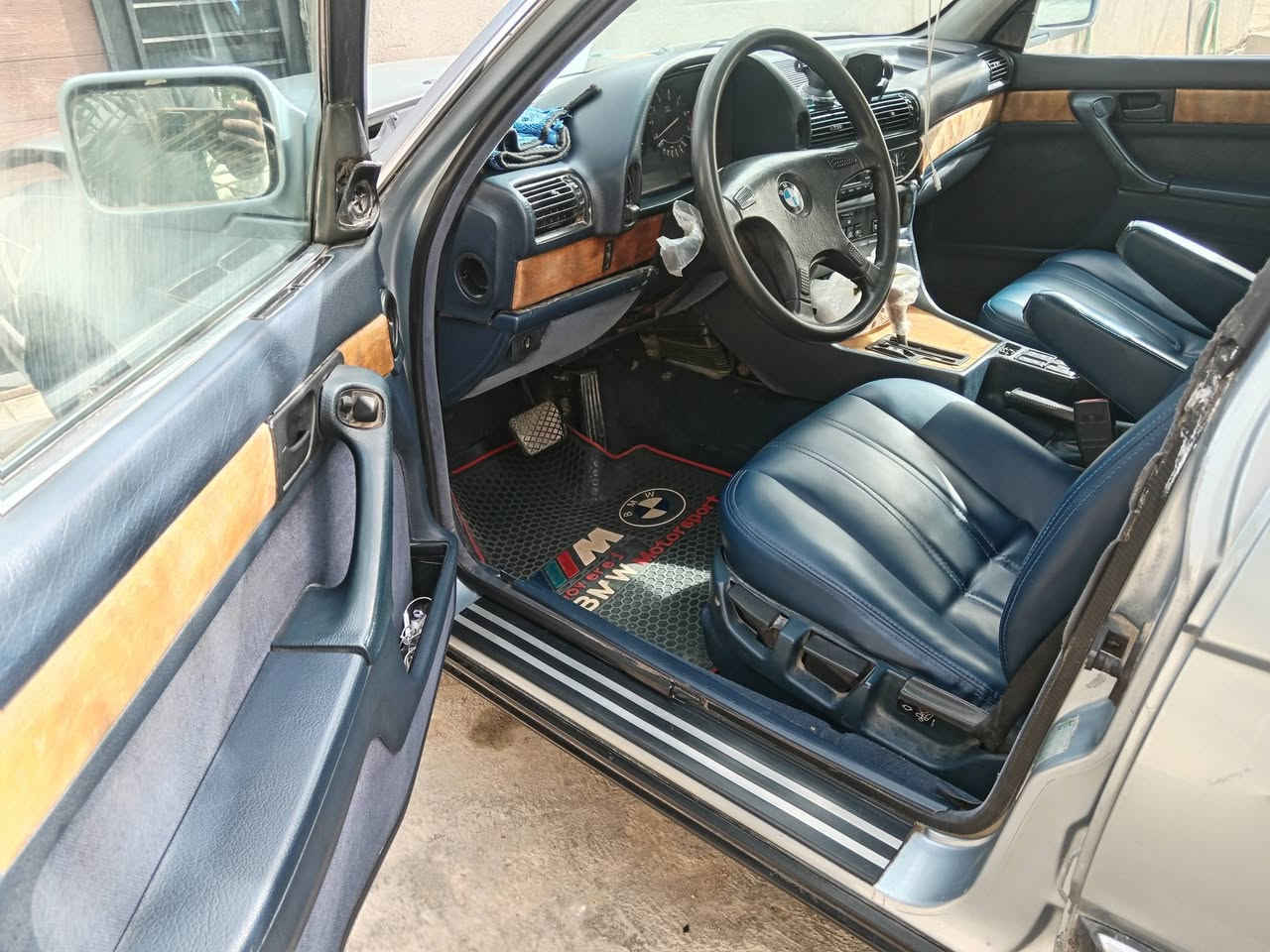 يالله. ٤٠ ورقه فقط 
بي ام ٧٣٠ اصل بليته وسنويه
رقم بغداد دولي سنويه ل٣١ تحويل مباشر
كفاله عامه من طكت الجاكوج
بلاد ولا جطل بيه
مكينه وكير وتبريد علشرط
ترايك ٢٠٠
تخم تاير جواهه
حداديه طوبه
فتحه طكتين
هواي مواصفات بيه
السعر ٤٠ واخواته فوك ل٥٠
ناصريه غراف واتساب ***********
