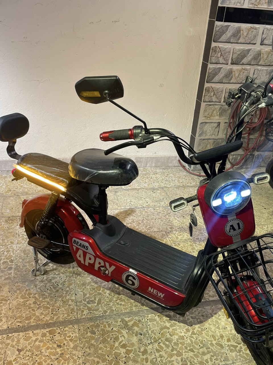 السلام عليكم دراجه شحن حجم 14الدراجه بعدهه بل كارتون كلش جديده 4بطاريات واربع سرع  لدات كهربائيات كلهه شغاله  السعر 275وبيهه مجال ***********-***********مكان بغداد الامين الثانيه
