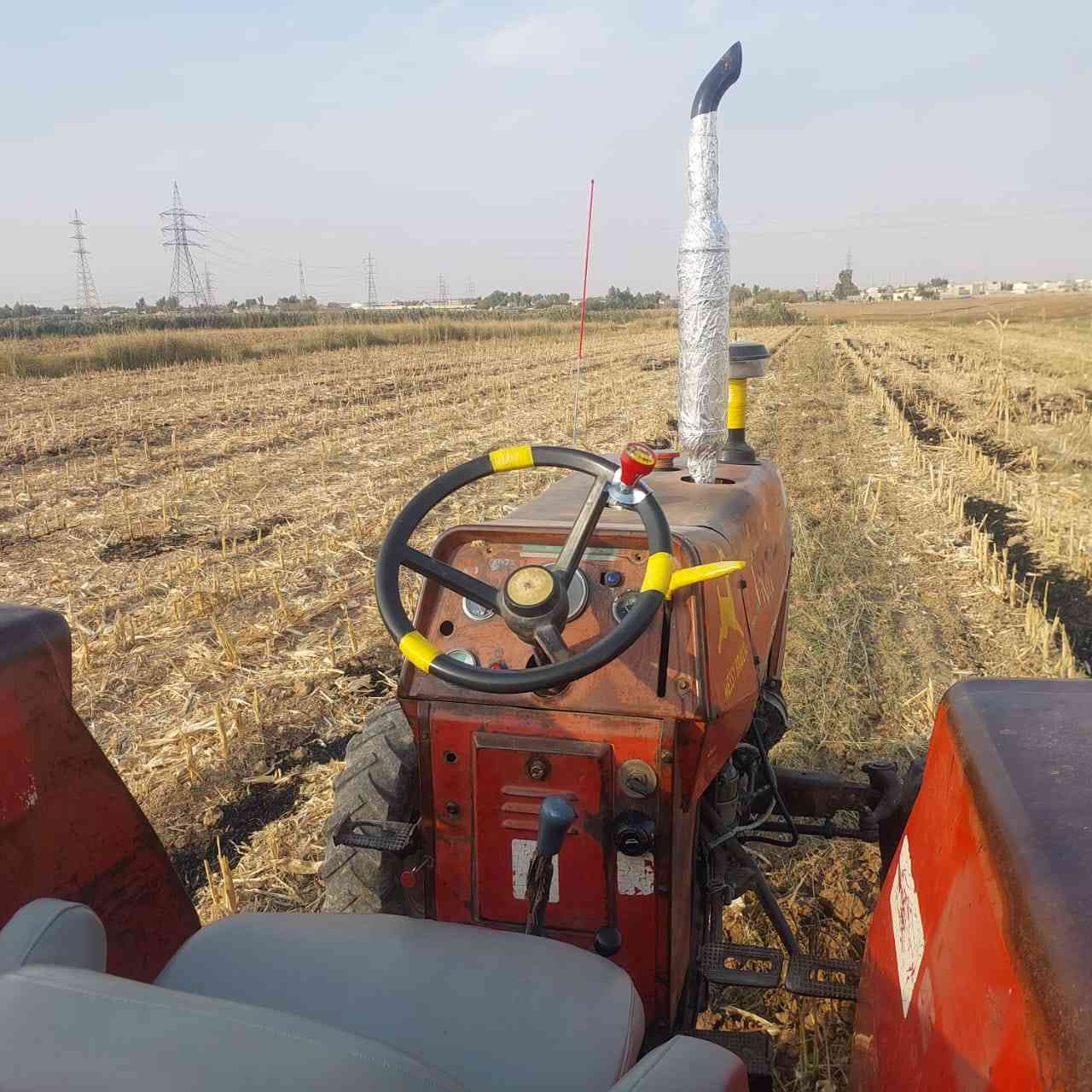 تركتر برازيلي للبيع موديل ٨٢ كير محرك اكسل هيدر ليك كله بشرط مكينه حلوه حيل رقم نينوئ صاحبه ماندله مكفول من أي طلبه شراي اتصل *********** مكان كركوك باجوان ***********
