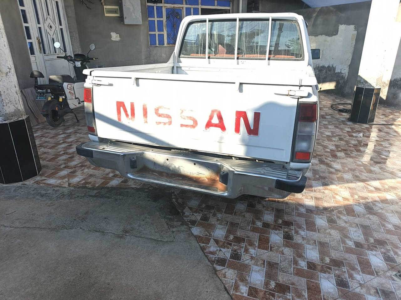 نيسان مزاد داخليه ٢٠٠٨ بيها صبغ جاملغ امامي والقماره اثر جراد وجراد موجود بالمنشور السعر ٧٥ سياره كامله مابيها نقص رقم ***********
