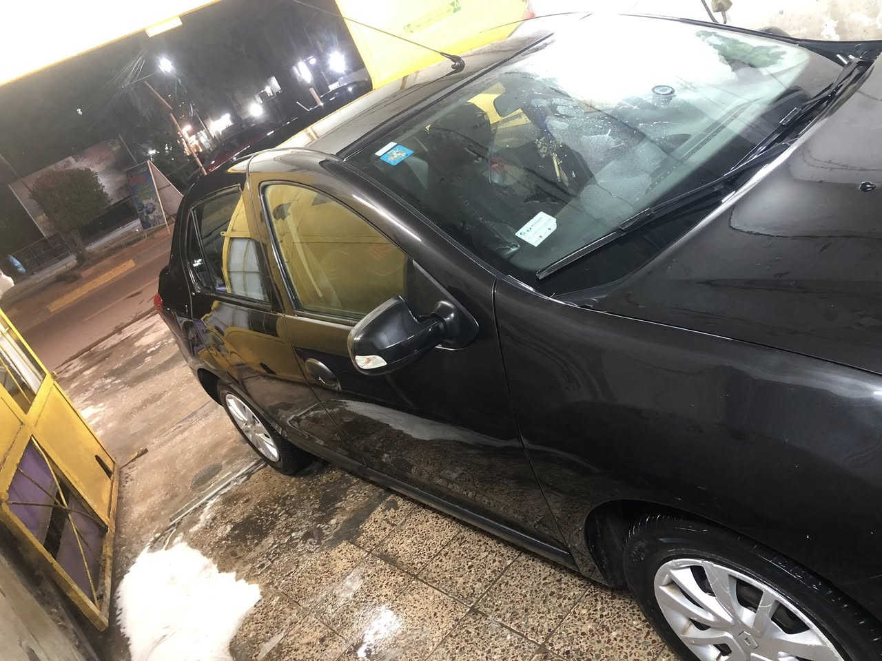 السلام عليكم
رينو سمبل 2019 ماشيه 132 كم بيه بس ضربه بالبنيد موضوح بالصور بدون دواخل محرك وكير مكفولات تبريد تدفئه شغال السعر 73 وبيه مجال 
 ***********
