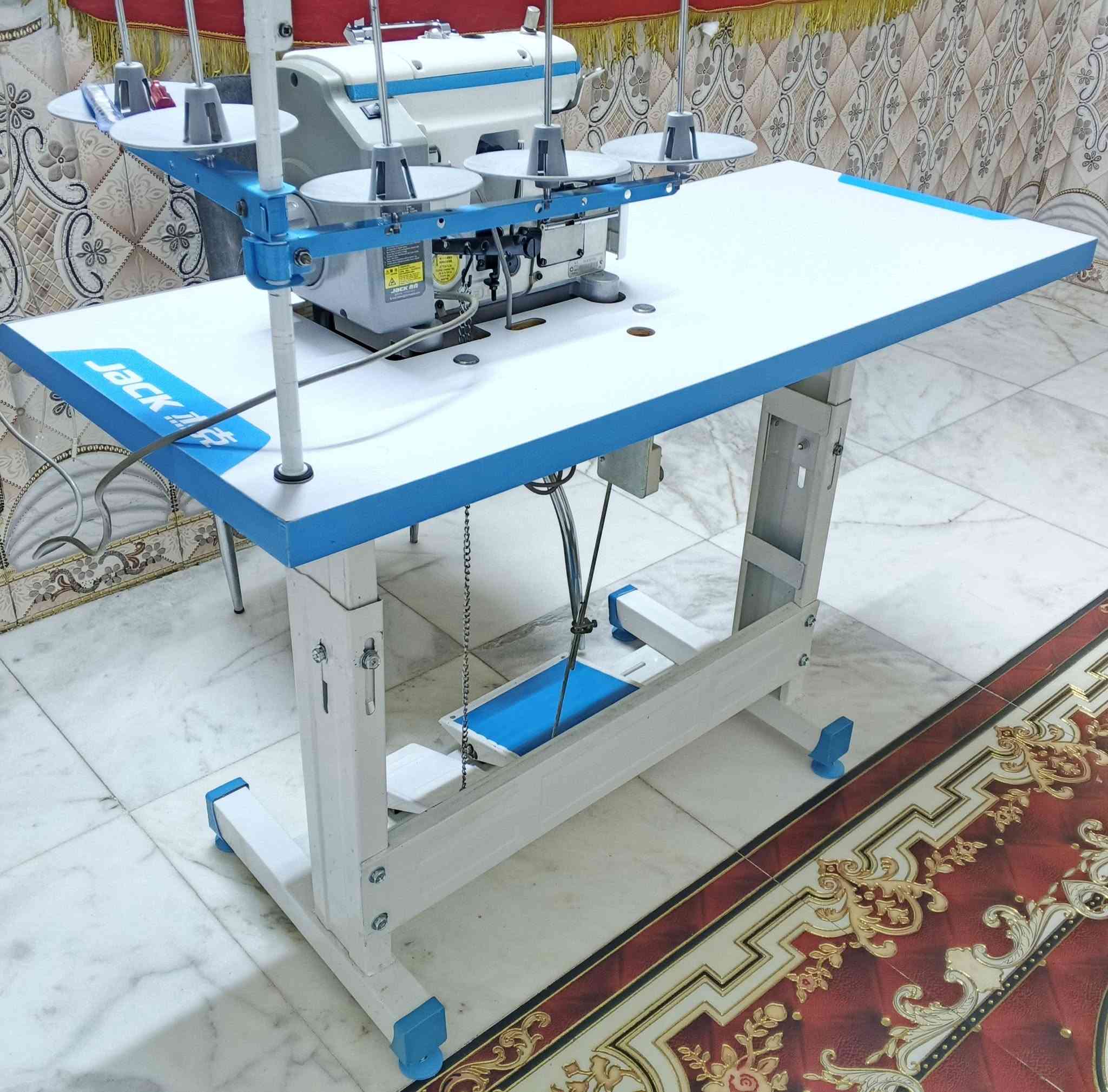 ماكنة خياطه اوفر نوع جاك لاصلي كاتم تحكم سرعه انار ذاتيه سعره 500 رقم هاتف ***********
