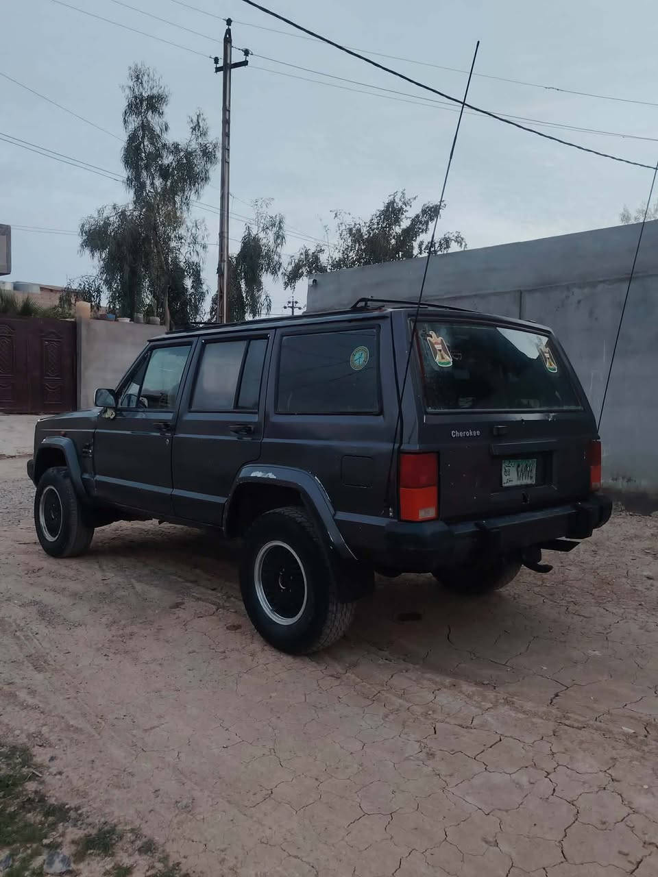 السلام عليكم ورحمة الله ♥
***********

جيب شيروكي 🇲🇾شرط التحويل والغرامات راعيه موجود 

ترهم بيع 🤑ومراوس حسب القناعه انطي فرق اخذ فرق 

سياره محرك بلادي محور كابريته 🚘نقص صدر تعبان 

اكسل جديد كبل نهارين شاده 👌🏻
خياس مابيه.... والباقي شوف العين👋
