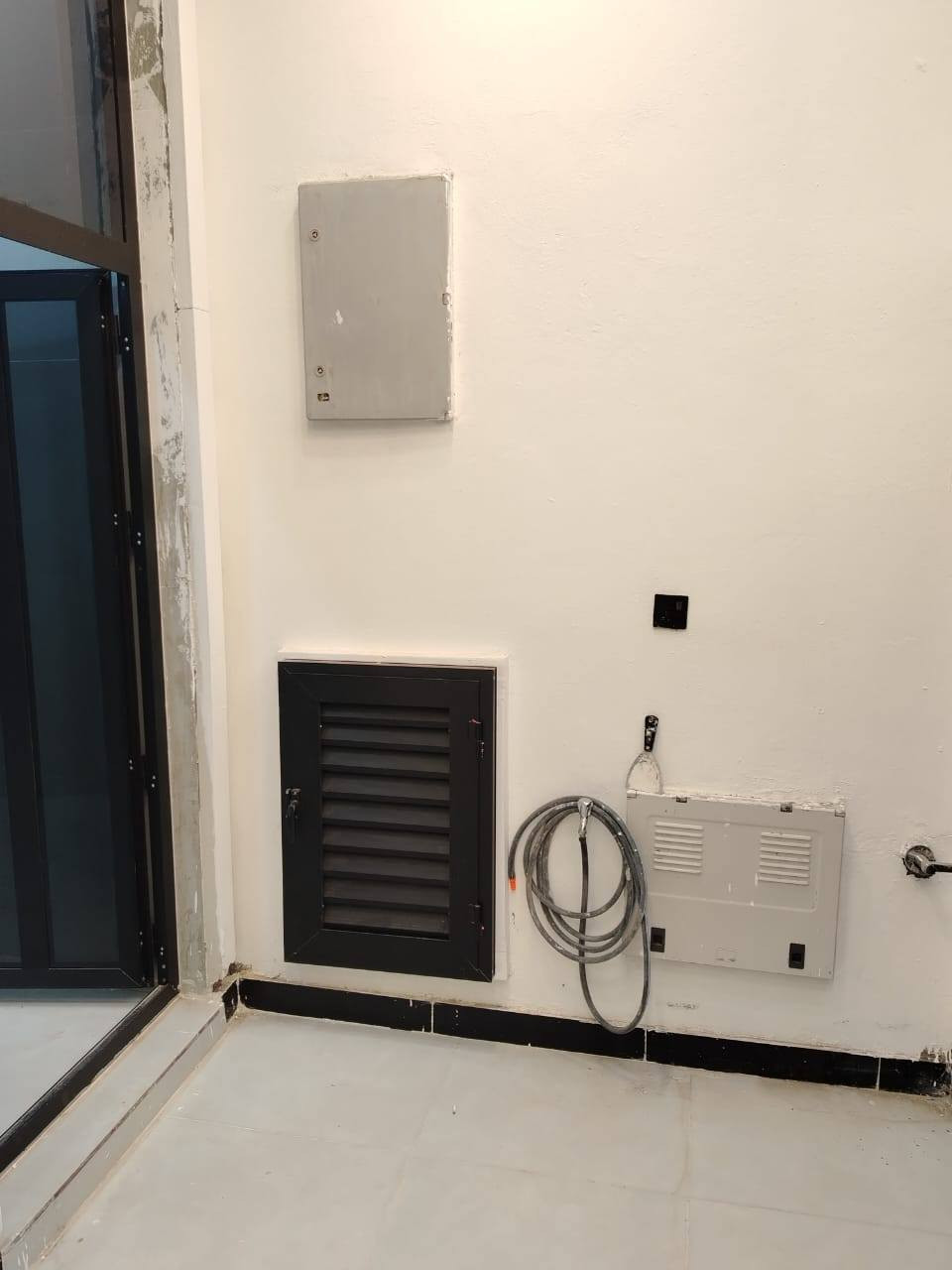 #لدينا_دار_للبيع مساحه 100 متر واجهه 6 وربع ونزال 16 طابو زراعي سند 25 قرار محكمه البيت يحتوي على 3 غرف نوم وصاله وستقبال ومطبخ  العنوان بغداد الدورة مدخل البوعيثه مجمع الحليم 
هاتف ***********
