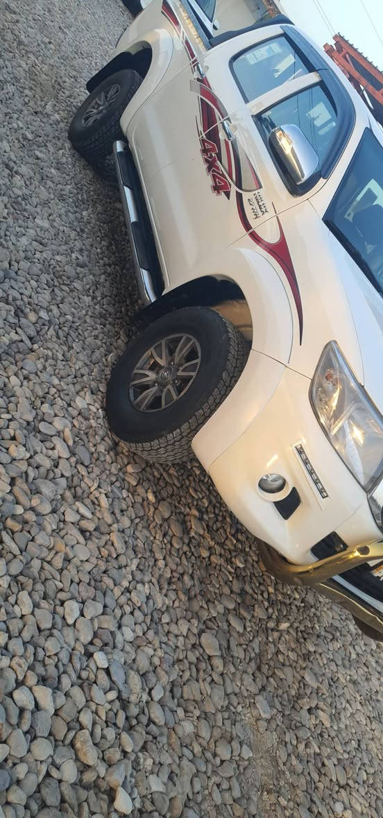 سلام عليكم تيوتا هايلوكس للبيع فورويل سعودي ام الدعاء 

 موديل 2015 مكفوله كفاله عامه شرط السونار رقم 19 الجديد كير محرك حداديه مكفولات 

سنويه مجدده تخم تاير جديد حساسات خلفيه سياره جديده بمعنى الكلمه تحويل مباشر  تبريد شغال
 وتدفئه  

كير اوتوماتيك  تحويل مباشر لاتصال على الرقم ***********مكان السياره الديوانيةا
