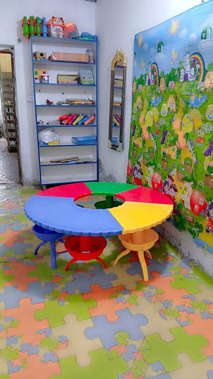 غراض معهد للبيع 
سبلت طن ونص 250
فاترينا 50
رحلات الوحده 25

ميز اطفال دائري مع كراسي
كونفيرات نظيفات ع 50 الوحده
نص تخم جديد استعمال قليل 175
لعبه فريره للأطفال ب125
ترامبولين نظيف 75
زحليكات اثنين الوحده ب50
مكان الشعب حي التجار تواصل ***********
