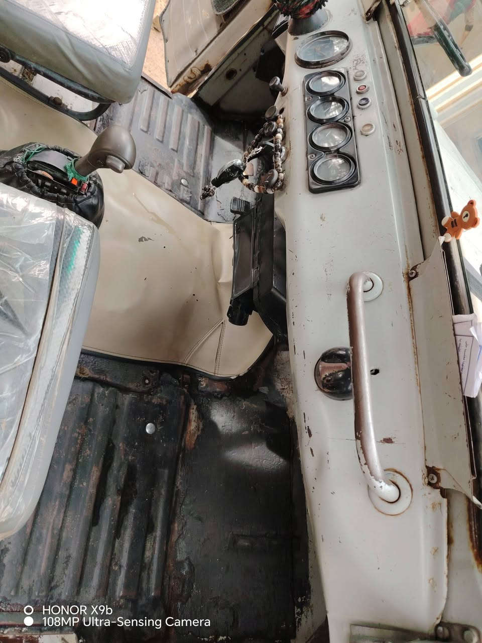 واز  لبيع ٢٠٠٠  السياره خير من الله اي نقص مابيه***********
