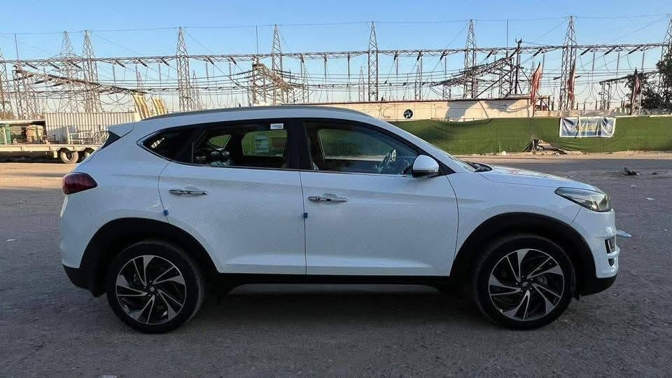 #hyundai_هيونداي توسان 2020 خليجي 
🔺🍁🍁🔺
مكفولة كفالة عامة من صبغ حتى الدعاميات 
مكفولة من صبغ محرك ٢٠٠٠ بصمة 
جلد كشنين كهرباء مرايات كهرباء كاميرا 
شاشة تحكم استيرن حساس خلفي وامامي 
لد أمامي وخلفي تبريد قطعتين دبل ايرباك 
ماشيه ٤٦ رقم دولي بغداد 
سنوية جديدة ٢٠٣١ 
سيارة جديدة وجاهزه كلها على وضع الشركة 
تخم تاير جديد باتري جديد
رقم صاحب السيارة ***********
العنوان بغداد ناحيه الوحده
