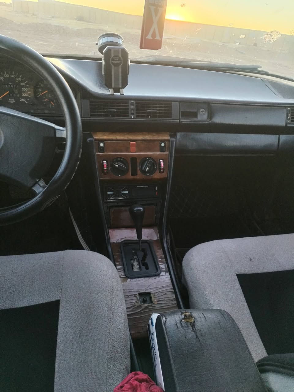 سلام عليكم سياره مارسيدس دب للمراوس السياره باسمي كير مكينه بطه ٢٥٠٠ رقم بغداد شعندك تكسي او خصوصي مراوس وانطي فرق *********** الي عنده مراوس يتصل
