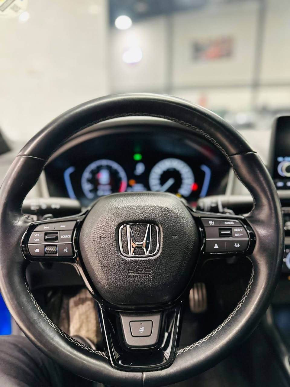 هوندا سيفك سبورت 2024
ماشيه 19 الف فقط 
•السعر بلاش ماكو هيج سعر نهائي 
🔥🔥 129$ وبيها مجال جداً بسيط 
• كير اوتوماتيك
• شاشة كبيرة
• فتحه
• كاميرا خلفية 3 انظمة
• كرسي لون اسود مخملي صفاح جلد
• رادار امامي
•عداد الكتروني
• مانع تصادم
• محدد مسار
• تصحيح مسار
• شفتات بالستيرن
•ويل رياضي
• مثبت سرعة
• مانع انزلاق
• دخول ذكي
•أوامر صوتيه
• إنارة ترحيبية
• هندبريك كهرباء
•لايت عدسات زينون
• نظام اوتو لايت Auto
• لايت العالي زنون
• 3 أنظمة قيادة (eco , normal , sport)
• بلوتوث
• مدخل USB + AUX
•صور الحادث بل المنشور فقط جاملغ صبغ بدون داخل  
مكان السيارة اربيل 
للتواصل ***********

