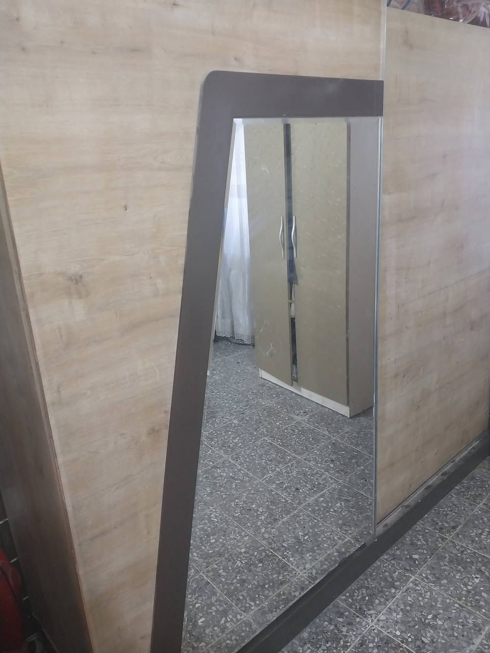 السلام عليكم لبيع بسعر مناسب مكان بغداد حي الجهاد لستفسار على الرقم او على الخاص ***********
