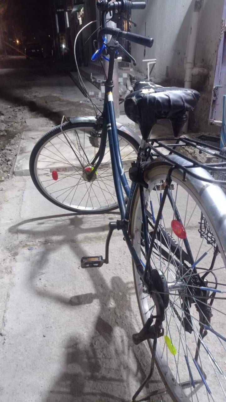 بسم الله الرحمن الرحيم
يابه بايسكل للبيع 
نوع البايسكل ياباني 
اللون ازرق غامق 
السعر 120 وبي مجال 
المكان ناصريه سوق الشيوخ
الرقم والتواصل ***********
