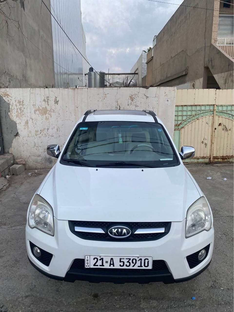 KIA Sportage 2010
فول مواسەفات ( سڵایت ، ABS ،دەبڵ گێڕ تۆماتیک و عادی ،جام کارەبا، ئاوێنە کارەبا ، شاشە و کامێرای دواوە ،ناو زەردی شەریکە بێ بۆیاخ بێ سارد ، سەنەوی تا ٢٠٢٩ تازەیە،   گێڕ و مەکینە بە شەرت ،٤ تایەی تازەی لەژێرە ***********
سعرى و مەجال 125$ السليمانية, العراق
