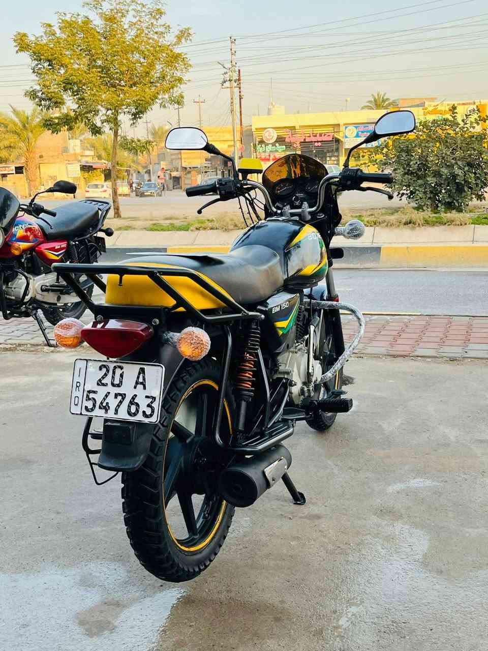 يا الله اسلام عليكم شباب بيع بل نقد وبل قصط ماستر رافدين فقط او مراوس حسب القناعه دراجه بوكسر موديل 19 مرقم ديالى انكليزي شرط نضافت 22 كفاله عامه محرك مجفت شركه درجه اولا شرط محرك ناعم لا صوت ولا تبخير  السعر مليون و 350 وبيها مجال بصيط حك الجيه العنوان ديالى بعقوبه بهرز الرقم *********** الشراي يتصل وبي خير ويدلل
