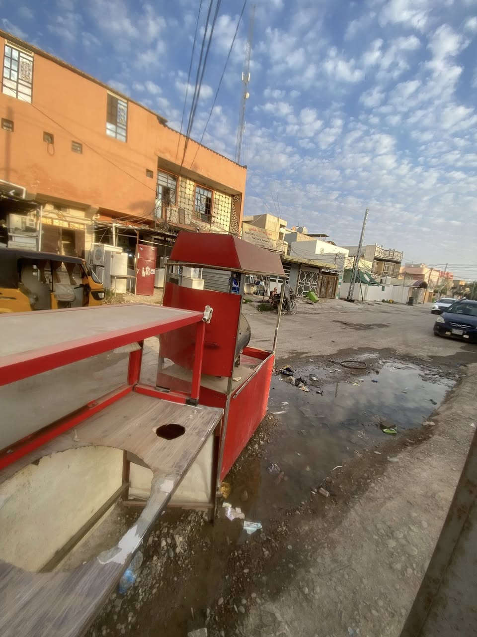 مكينة حب + ميز للبيع 
المكينة200
ميز50
وبيهن مجال 
مكلف بالنشر 
***********
بعقوبة العزات
