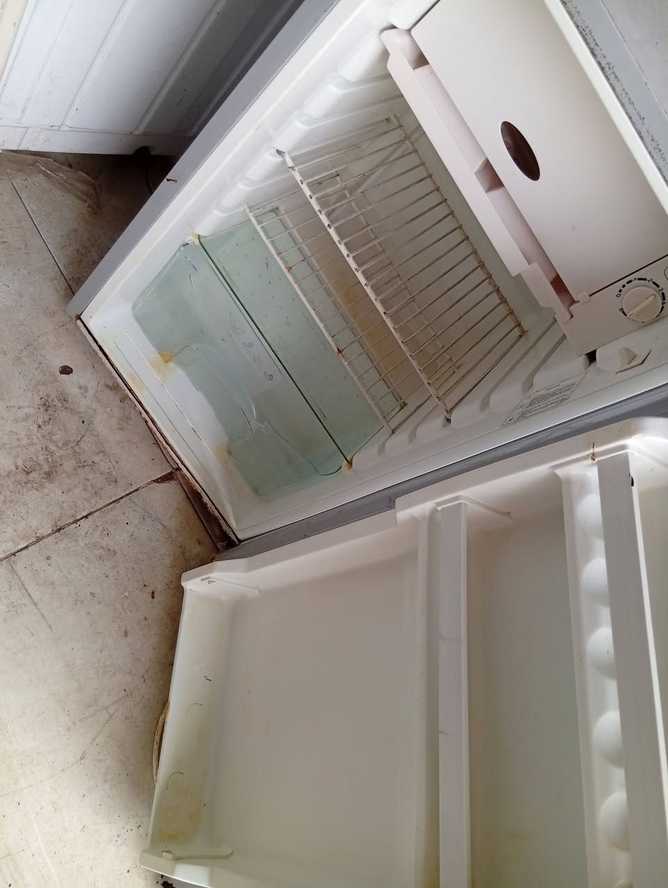 ثلاجة حجم صغير شرط شغل
بدون عيب 65الف 
للتواصل خاص او عبر الرقم ***********
يوجد توصيل داخل كركوك
