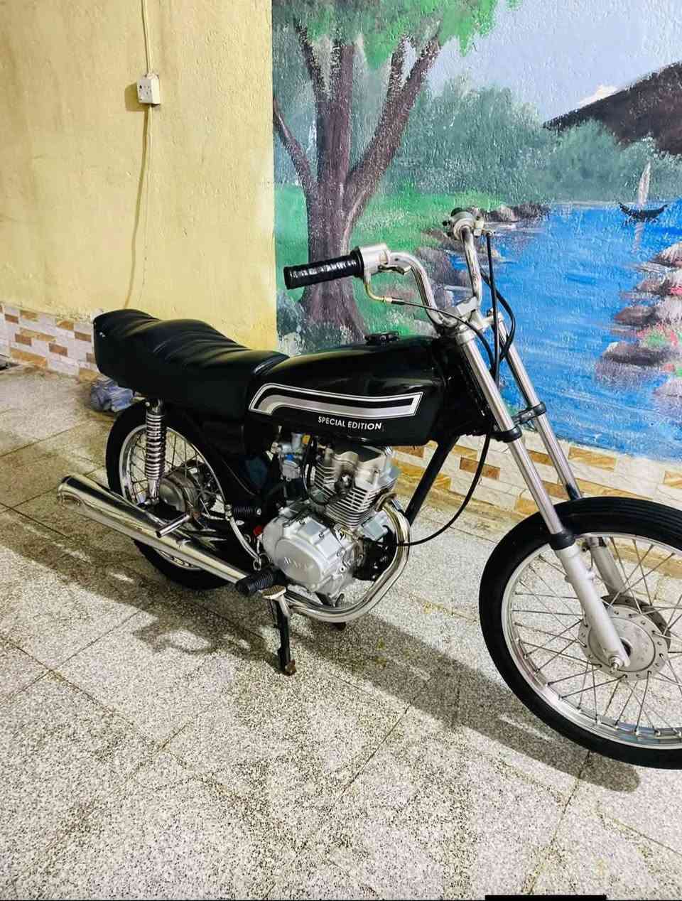 سلام عليكم دراجه تعمير كلك كلك  محرك شلامجه تعميره مديل ماعوزه برغي ٢٥ دراجه حلوه شلعه ومعدل فول دراجه نصبه تخبل العنوان الناصريه مركز السعر٥٢٥ وبيه مجال الرقم ***********
