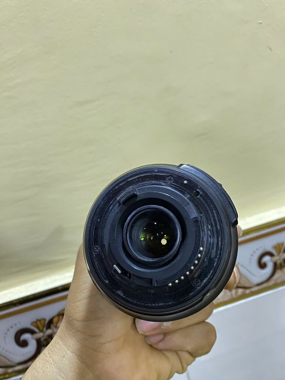 السعر 110 الف وبيها مجال لشراي
عدسة حلوه ونضافه مثل ماتشوف شوف العين 
مكاني بصرة الشراي يتفضل خاص وبخدمته 
رقم الهاتف ***********
