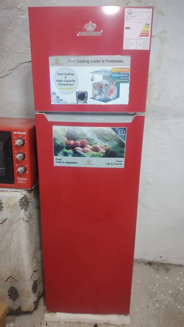 ثلاجة للبيع ١٠ قدم جديدة مستعملا اسبوع شرط السعر ٢٥٠ مكاني الايمن  ***********   ***********
