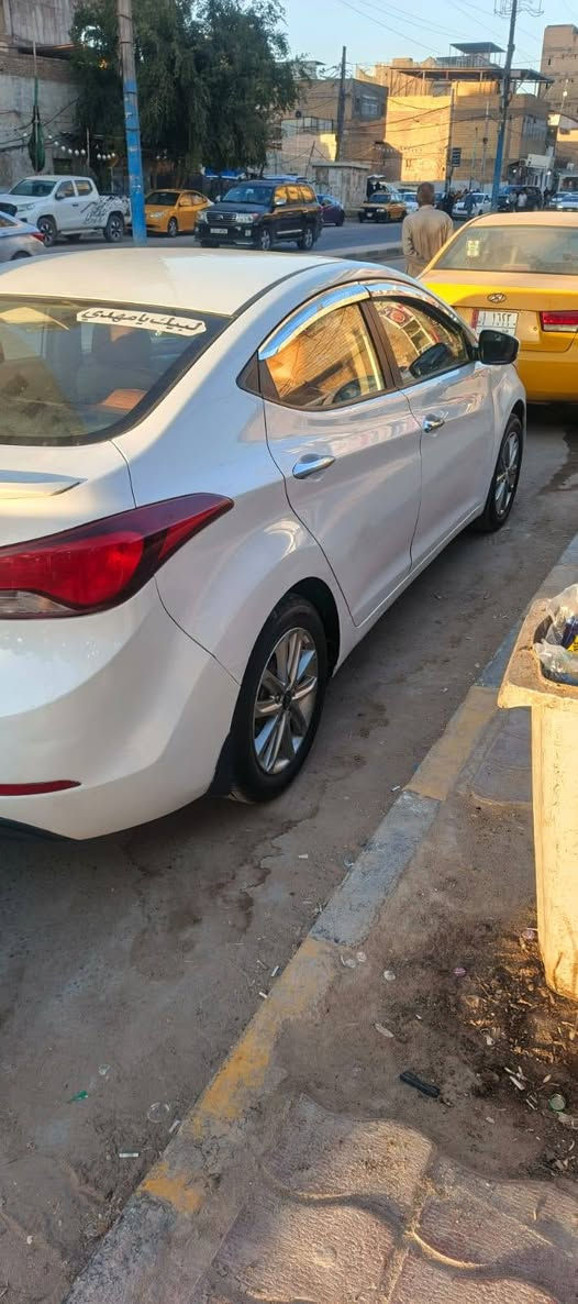 سلام عليكم النتراء خليجي مديل ١٥ بيه قطعه صبغ وشويه بلباب سعره ١٢٥ رقم ***********
